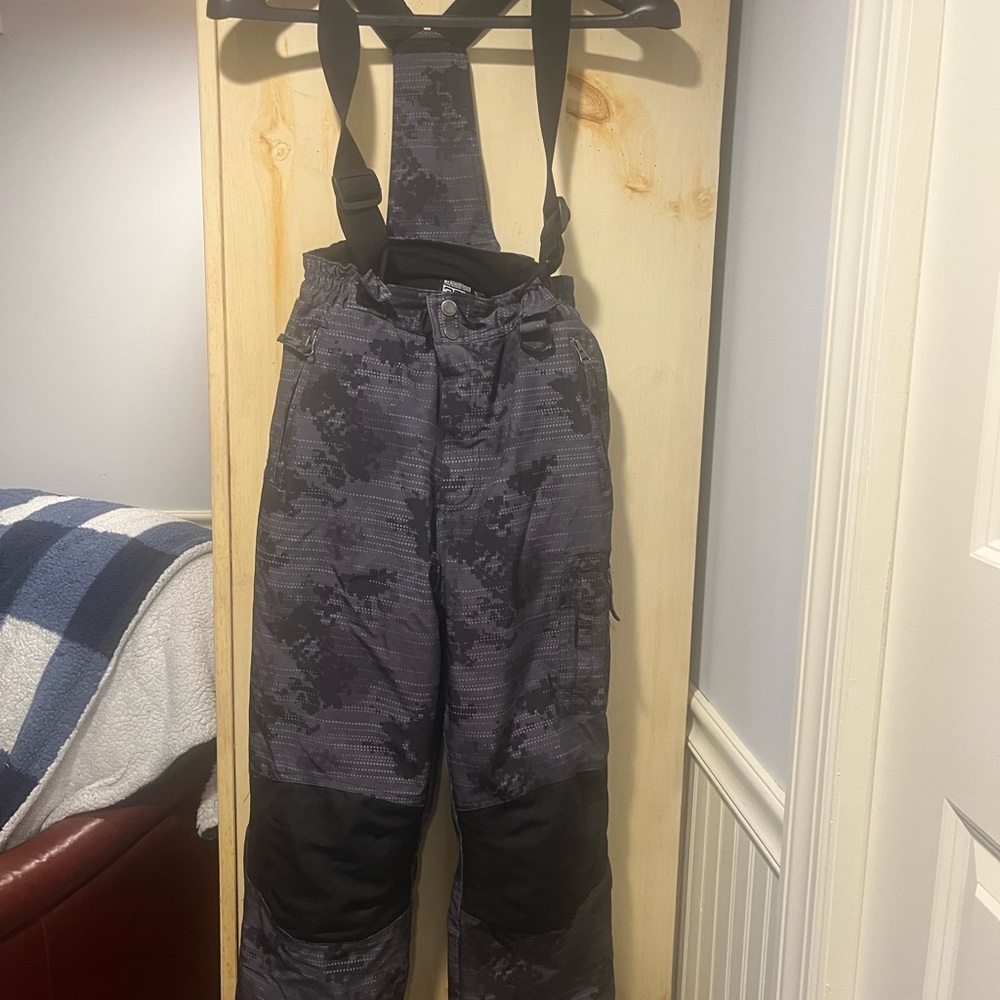 Kid size 14/16 Camouflage Snow/ski Pants